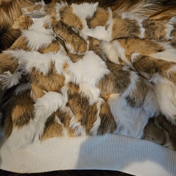 NWT Medium I Love H81 Faux Rabbit Patchwork Zipper Rib Knit Lottie Yellowjackets - Picture 8 of 13